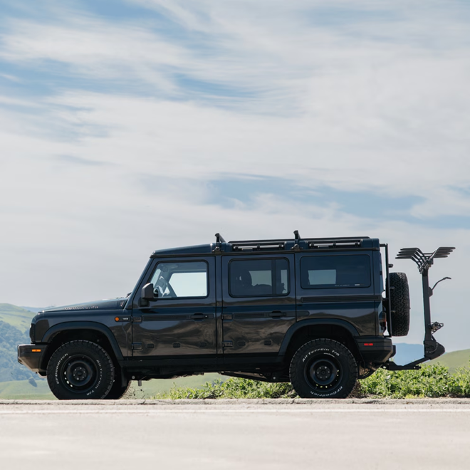Thule ReVert 4-Bike Vertical Hitch Rack