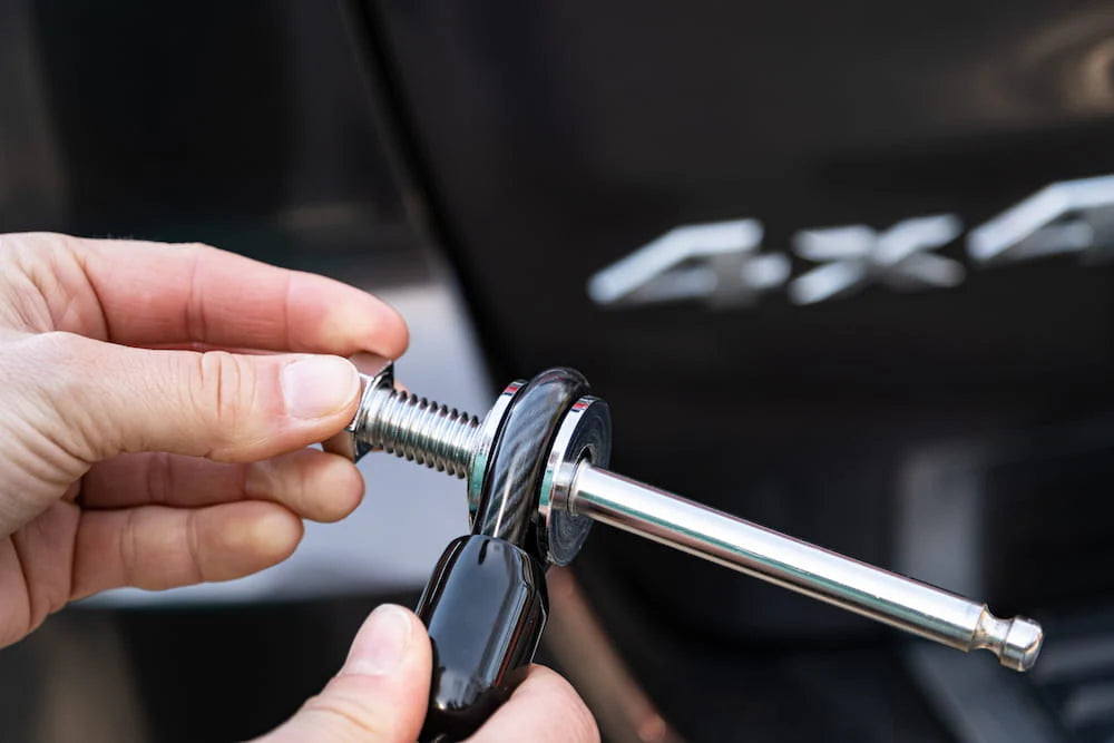 Swagman 1/2" Locking Threaded Hitch Pin & Cable